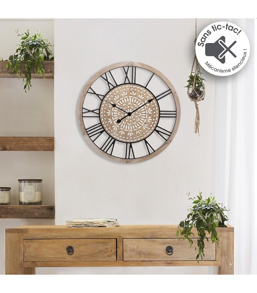 Grande Pendule murale silencieuse en métal et décor en bois gravé D 67