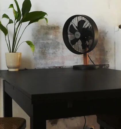 Ventilateur de table design - 5 lames - Noir et bois - D30cm