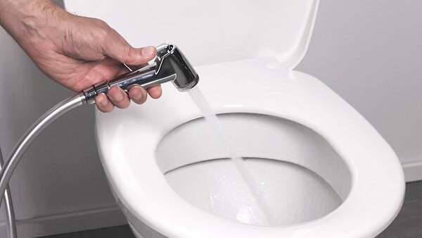 Douchette hygiène metal chrome pour WC suspendu
