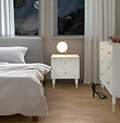 DMORA - Commode élégante en bois de pin mdf, avec 3 tiroirs, couleur blanche et finitions dorées, Dimensions 40 x 80 x 80 cm - vignette