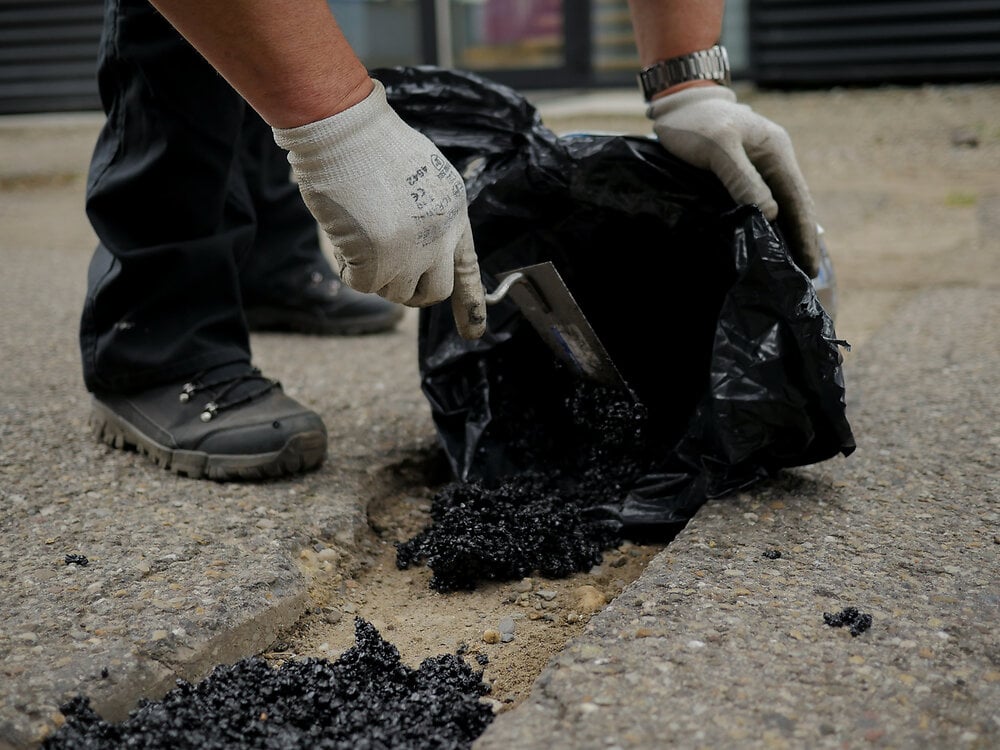 Enrobé bitumineux à froid noir 25kg STRTOS R6 SOPREMA® Brico Cash